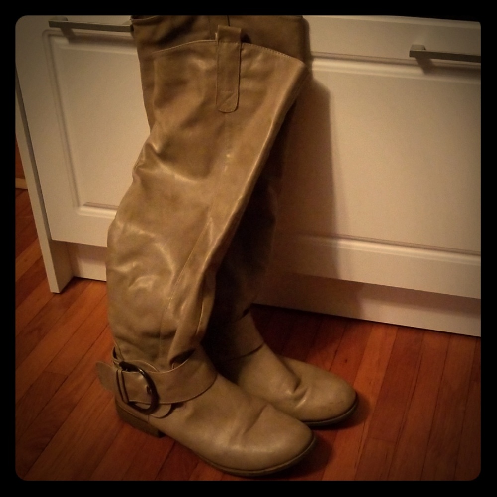 Women's beige boots